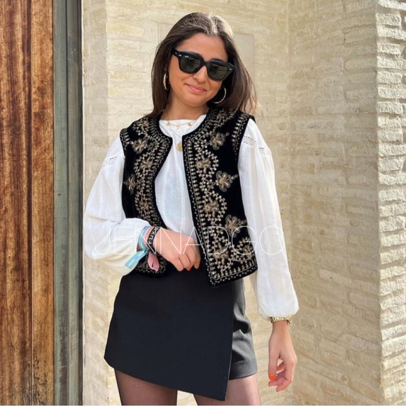 Zara Embroidered Black & Gold Velvet Vest NWT - Picture 6 of 12